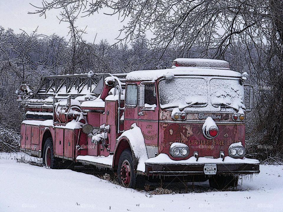 Snow covered abandoned fire engine, abandoned vehicles, finding abandoned fire engines, fire engines in Ohio