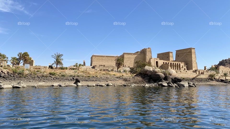 The Elphantine island 