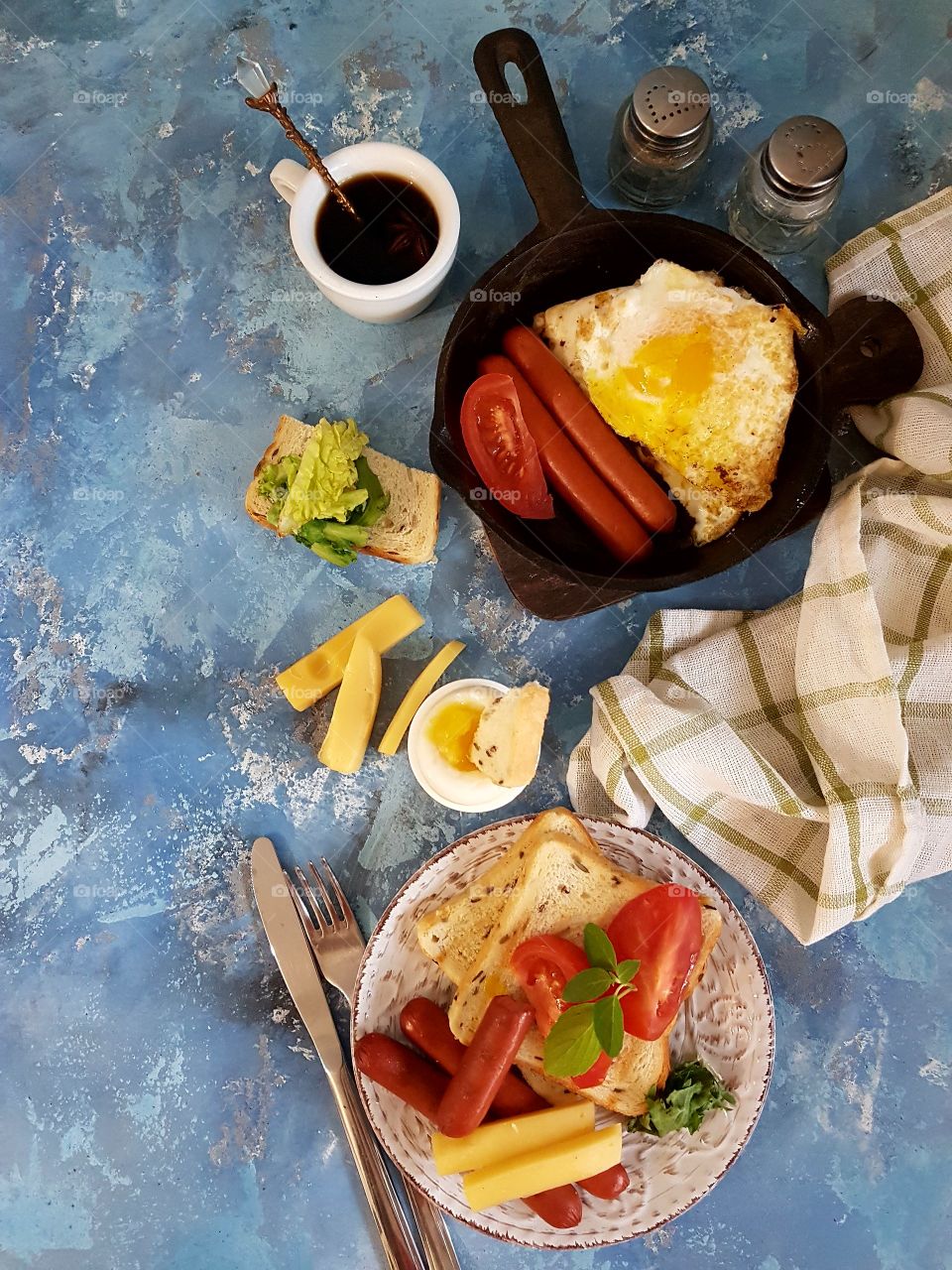 breakfast with egg, vegetables and sausage