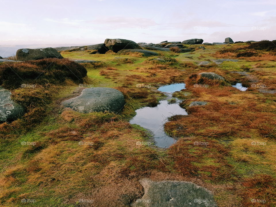 The Peak District, Derbyshire, about half an hour from my house. The way the early winter sunlight lays across the landscape is so magical ☀️