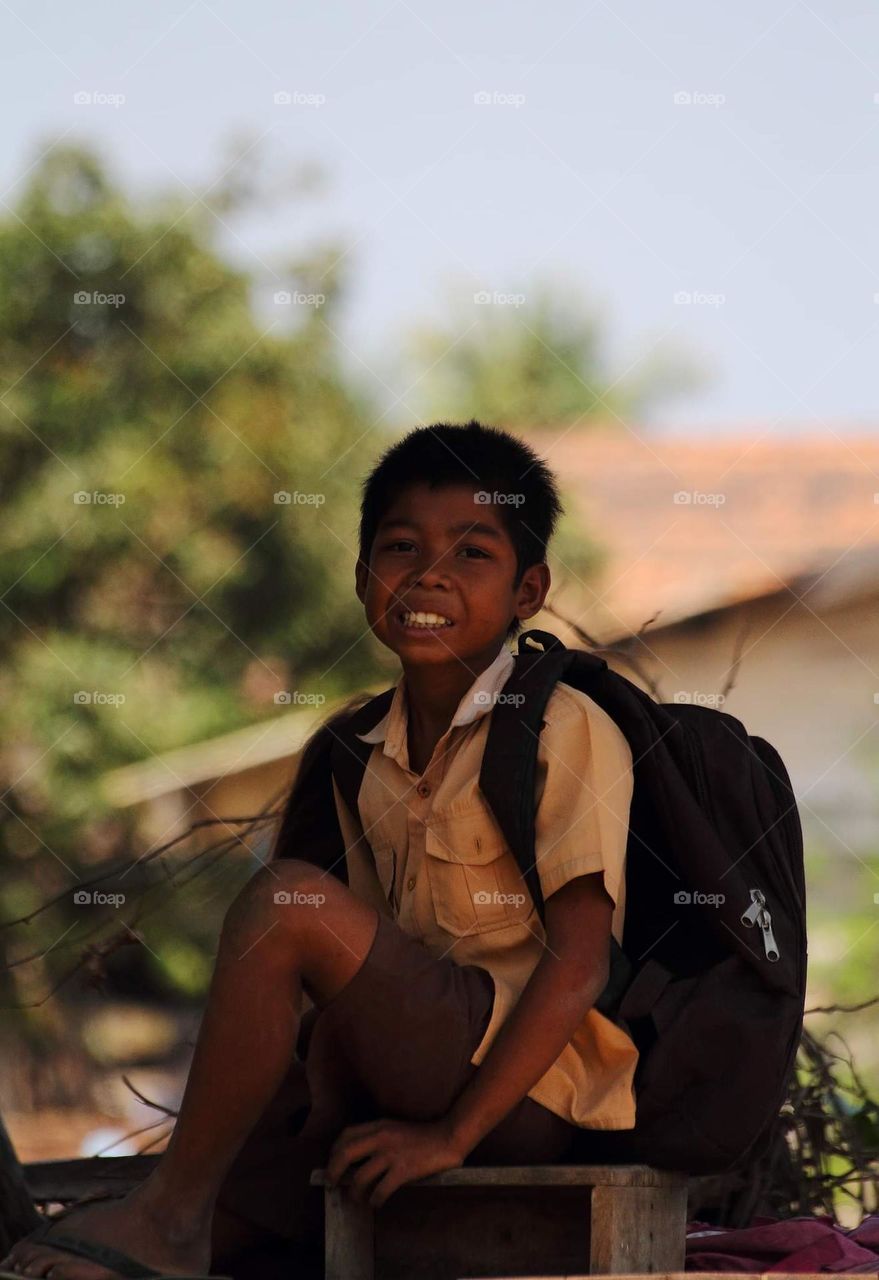 This's friend of little girl's before . He show his teet , and antusiasm person category  , something asking to me for making a topic. But i'm on photograph, not many talk happened.The boy's playing so long with his friend and little bit late go home