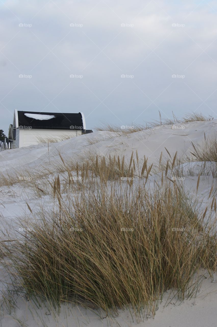 Beachhut with snow