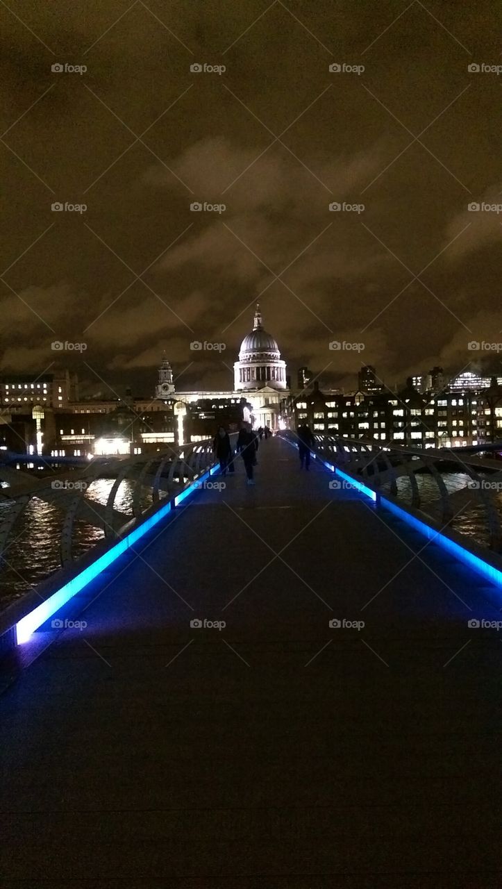 Millenium Bridge, London. London at night