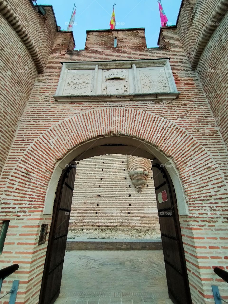 la puerta del castillo