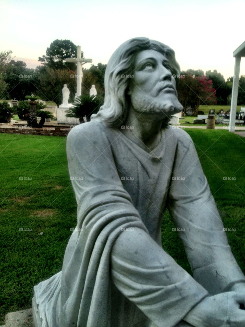 Jesus statue praying