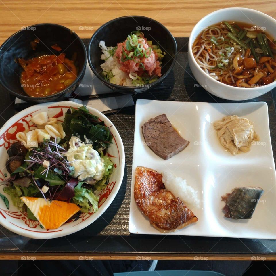 Doesn’t matter if it’s day or night, it’s always gohan time!!