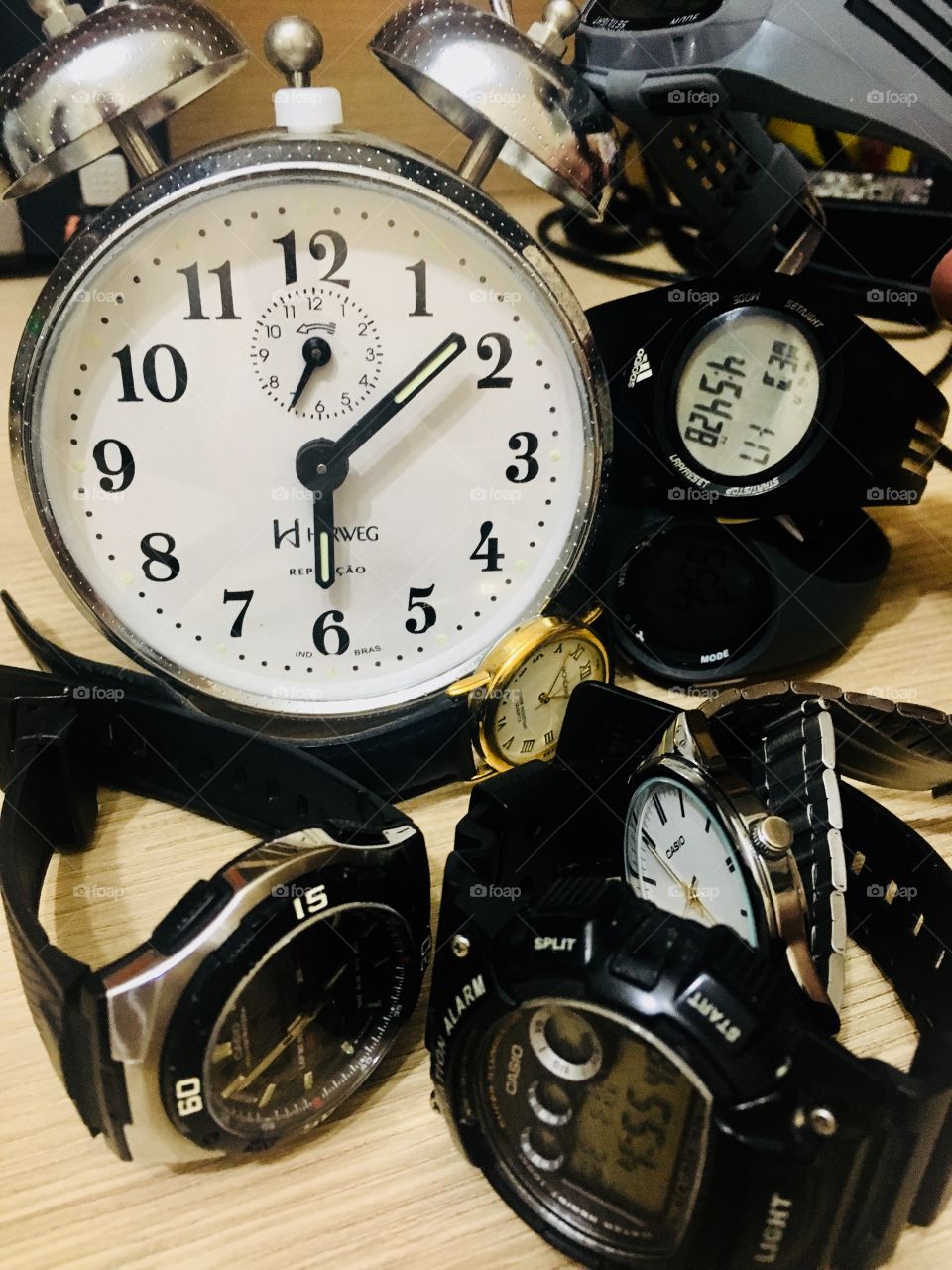 Muitos, muitos e muitos relógios. Que horas são?