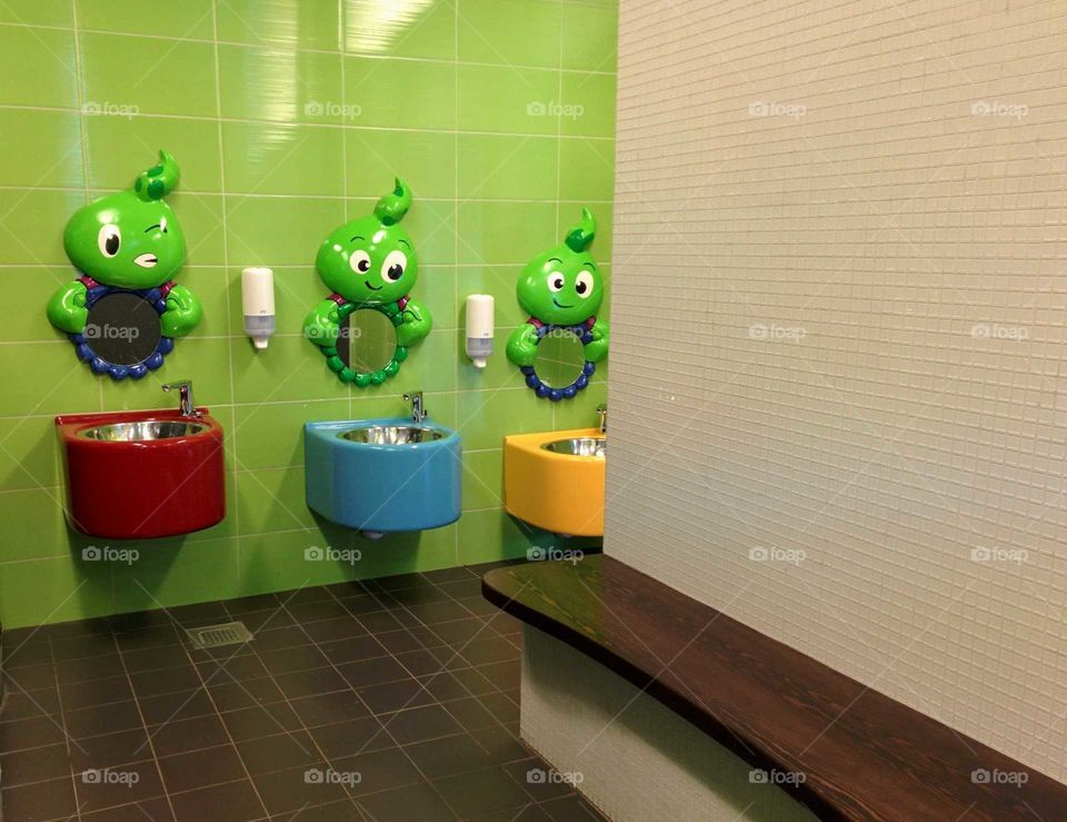 Urinarios para menores niños y niñas en camping Suecia