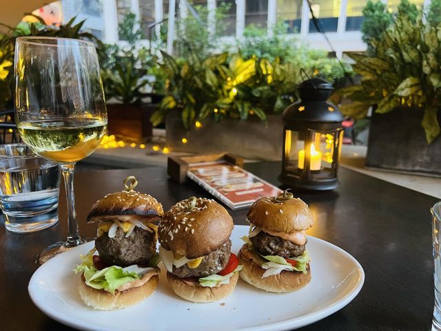 Delicious mini burgers taste with wine