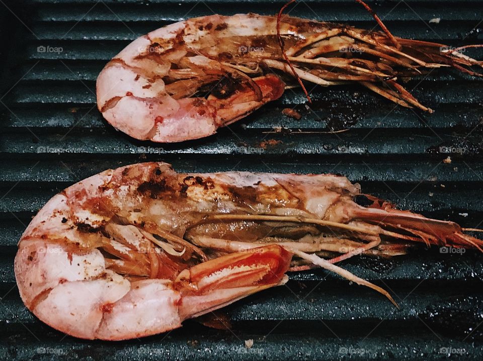 Cooking shrimp on the grill