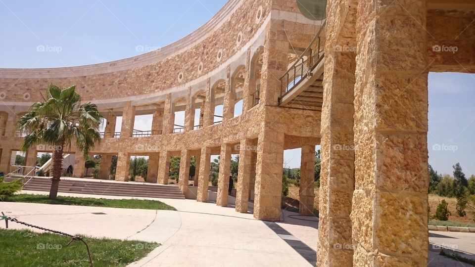 Elements of antiquity in modern architecture.Jordan University.
