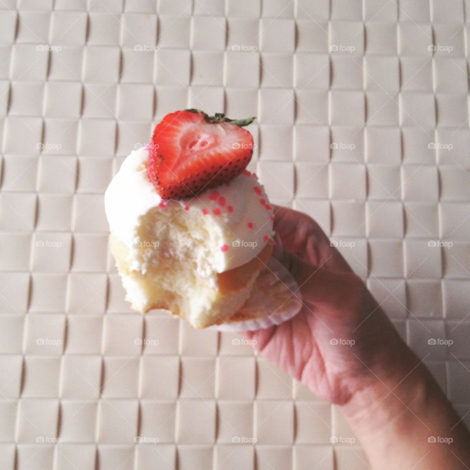 Vanilla cupcake with strawberry