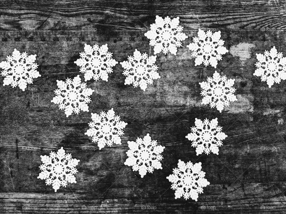 snowflakes in the shape of a heart in black and white