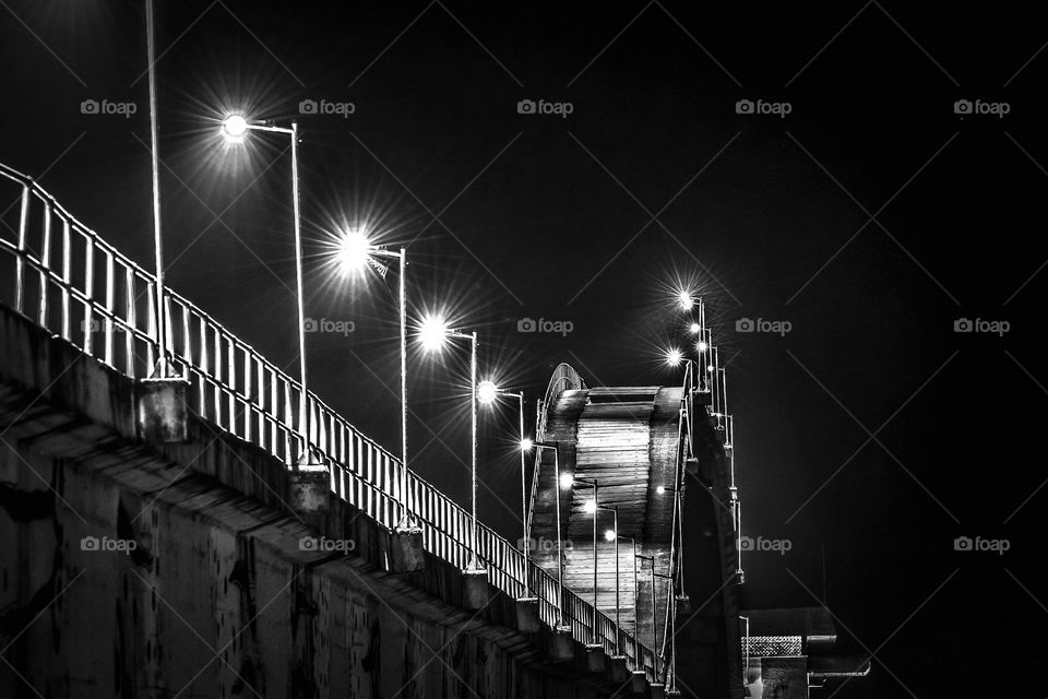 Ponte de captação e distribuição de água para a cidade de Corumbá MS,  construída sobre o rio Paraguai.