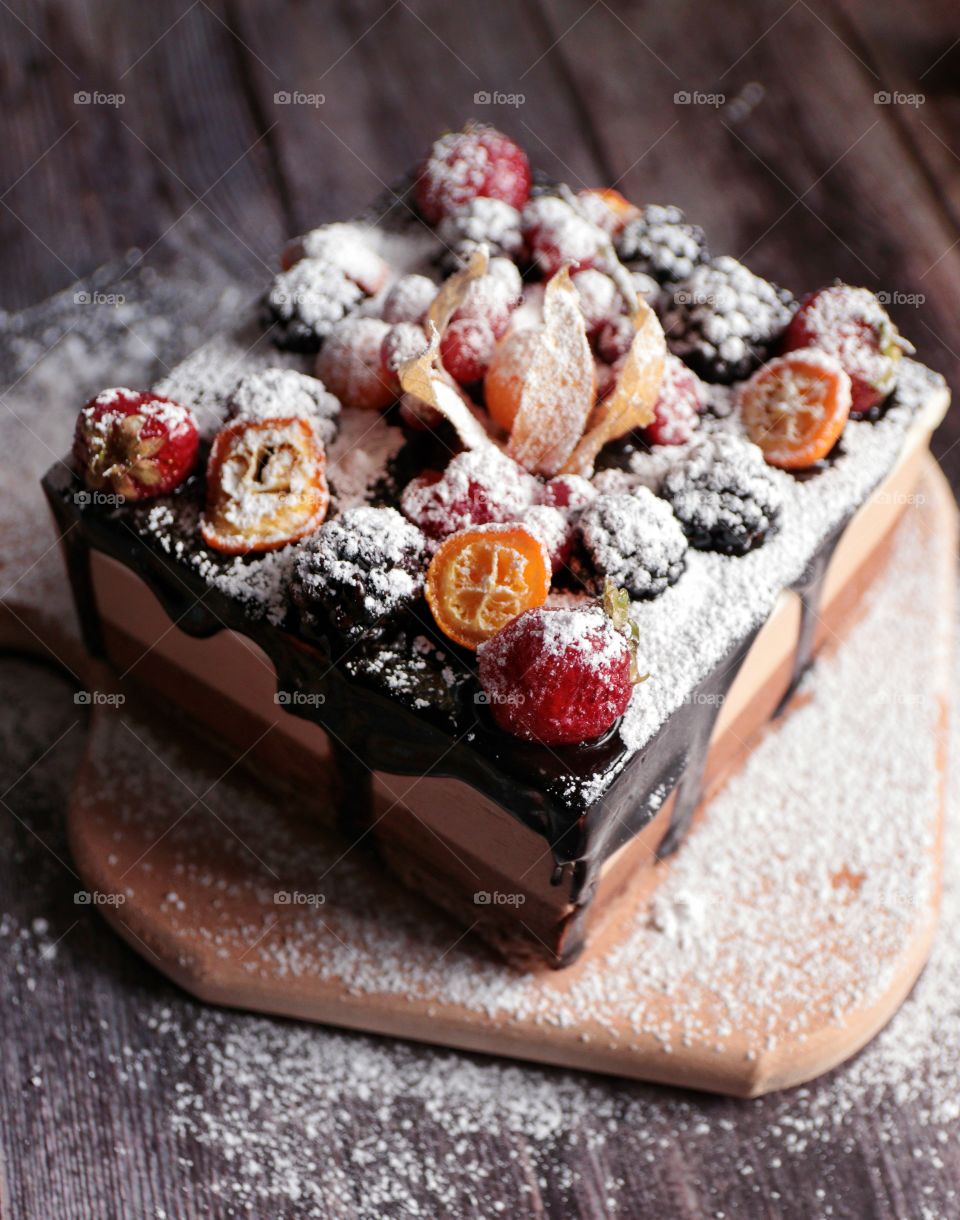 Chocolate cake with berries