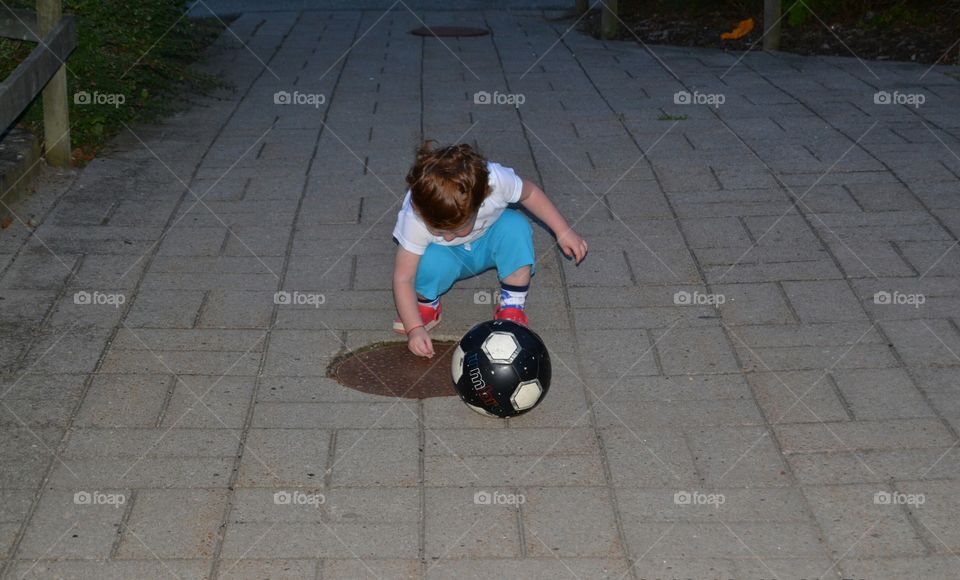 Шалит. Hittar på sysselsättning....