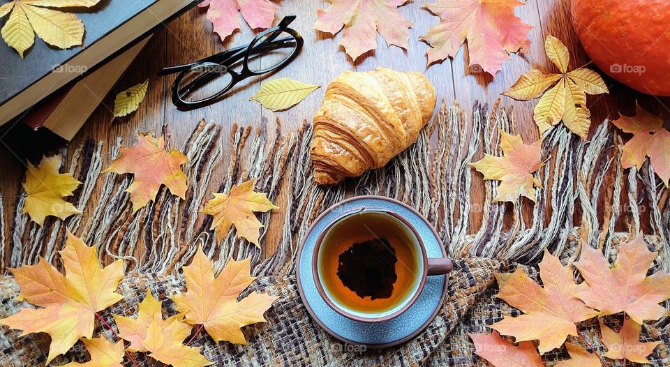 Break time ☕ Fresh croissant☕ Cozy vibe ☕