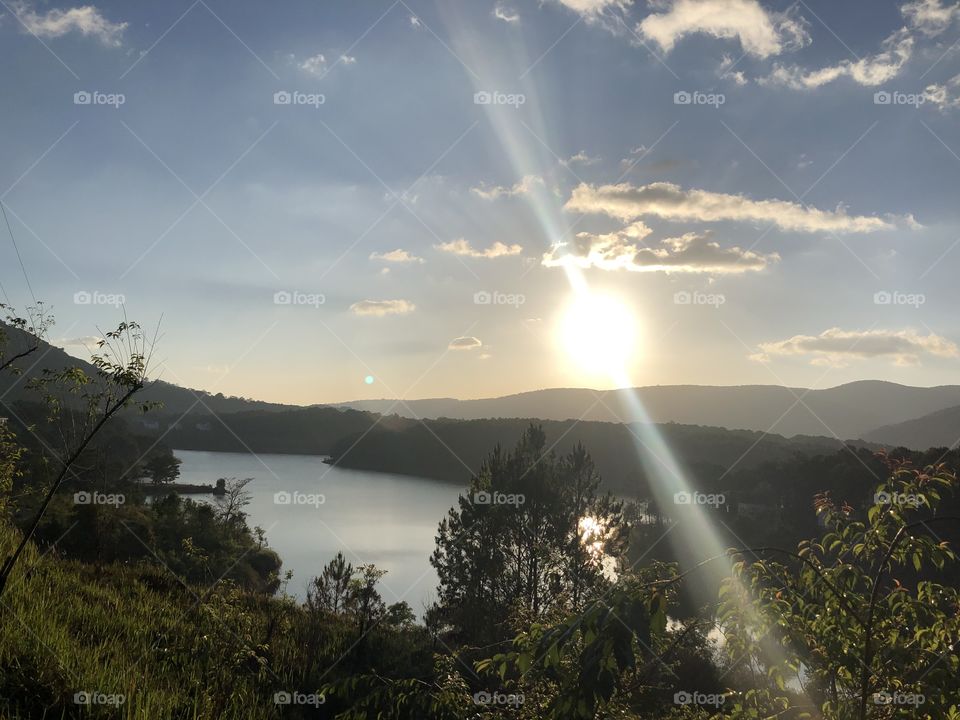 Afternoon scene, when the sun is hot and gradually turns to sunset. This is the area of ​​Tuyen Lam Lake in Da Lat