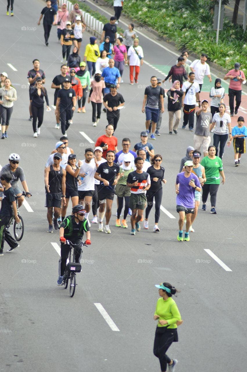 Residents of Jakarta City are exercising leisurely walking, running and cycling on street Sudirman Jakarta on car-free days.  Sunday January 15, 2023