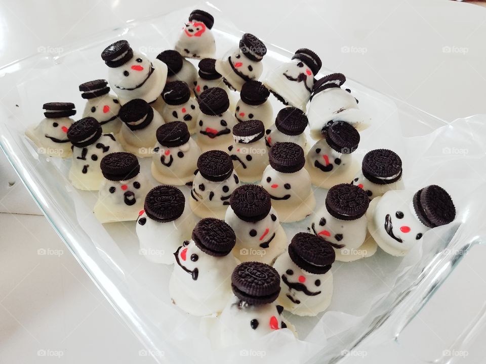 Winter Snowman Cake Pops