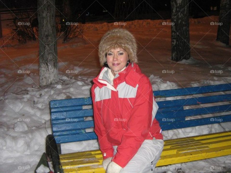 Photo of a girl on a bench, winter, park