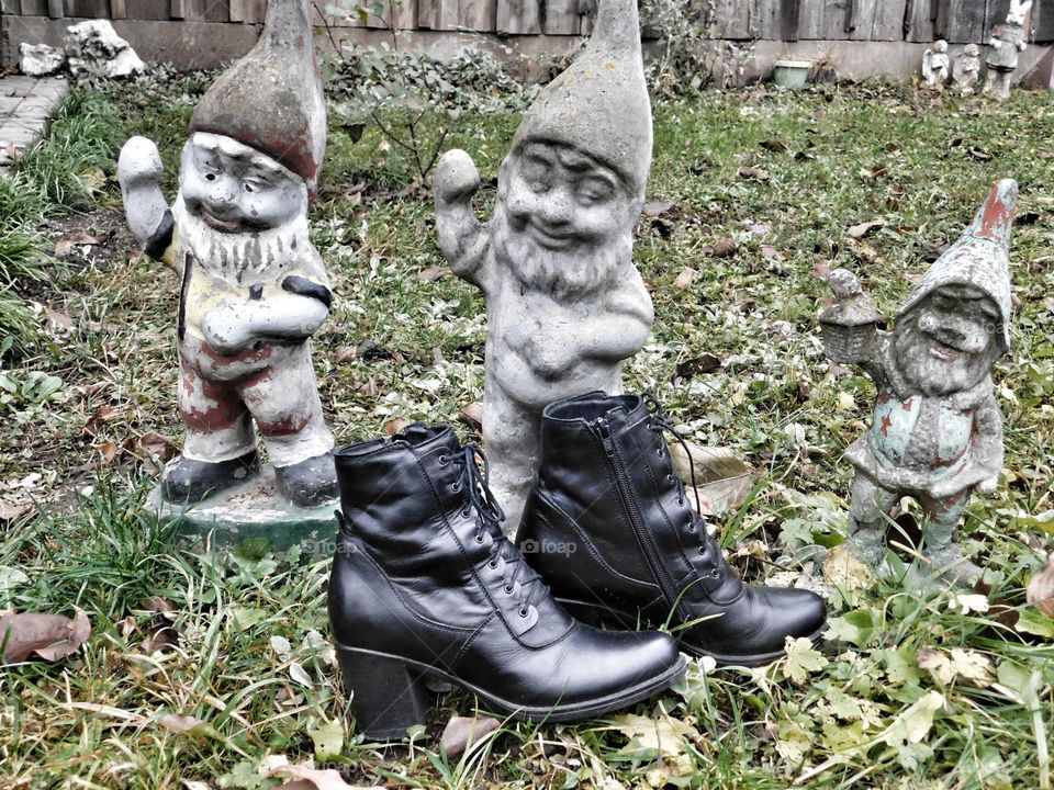 Dwarfs and boots