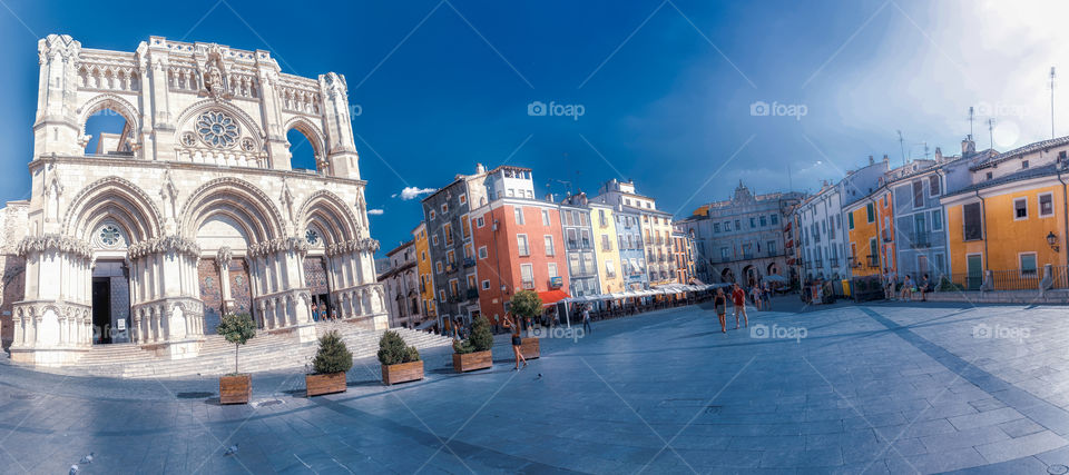 Plaza de la Catedral de Cuenca, también conocida por la pequeña Notre Dame por su gran parecido arquitectónico 