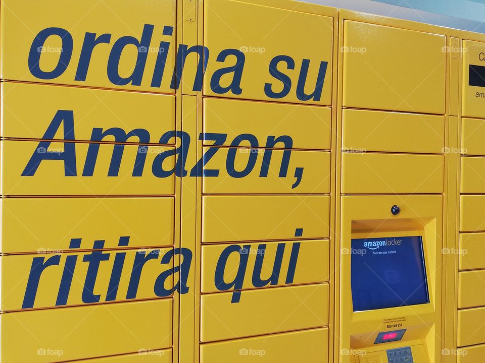 Amazon locker: point of withdrawal in a supermarket