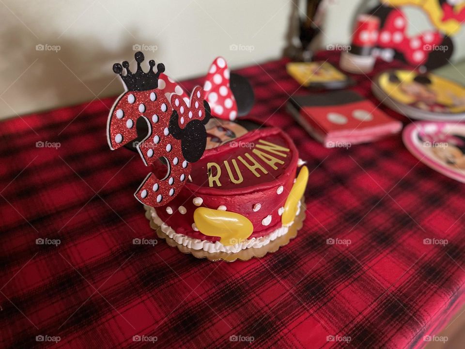 Minnie Mouse birthday cake, celebrating a birthday, birthday party with cake, delicious Minnie Mouse cake, toddler turns three, Disney themed birthday party 