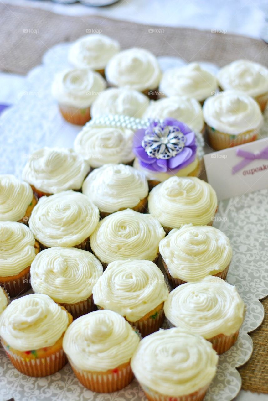 Bridal shower cupcakes 