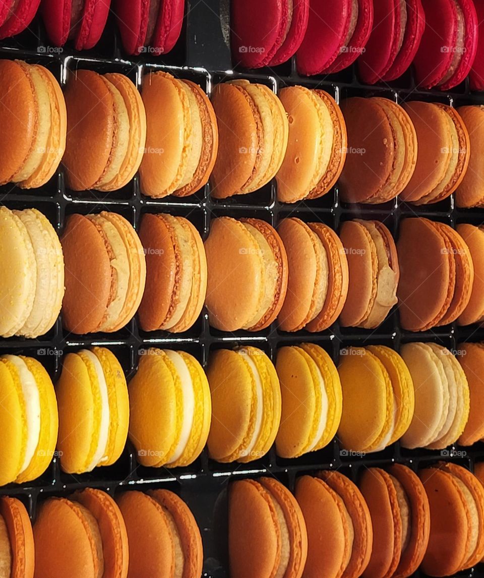 The macaron is an airy delicacy in beautiful autumn colors also a feast for the eye.