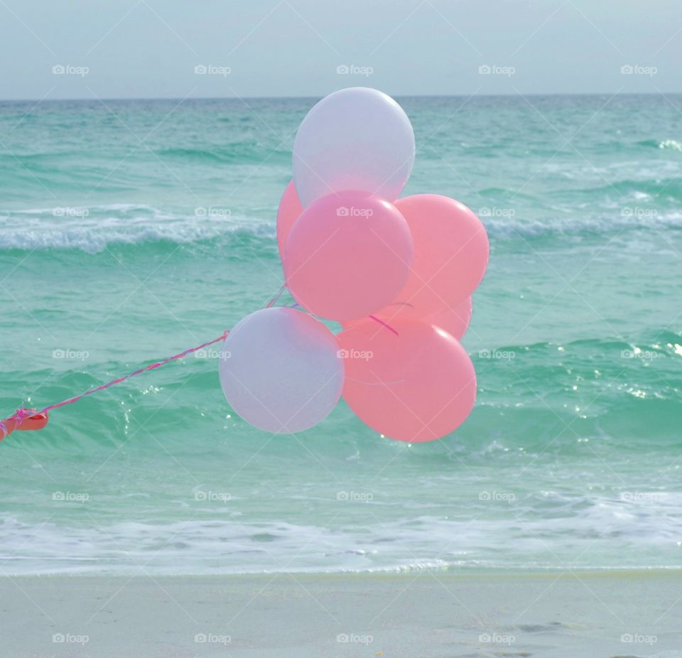 Balloons at the ocean