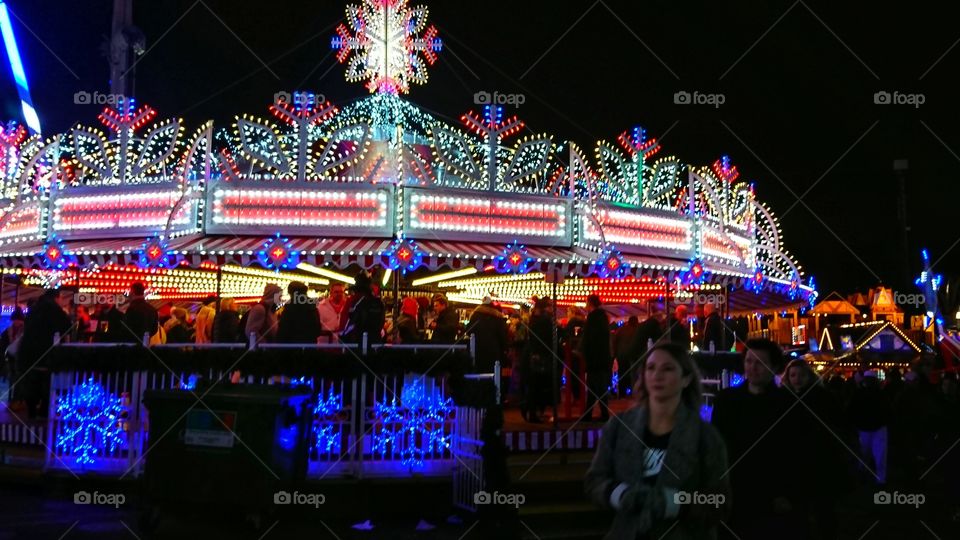 Rotating carousel bar