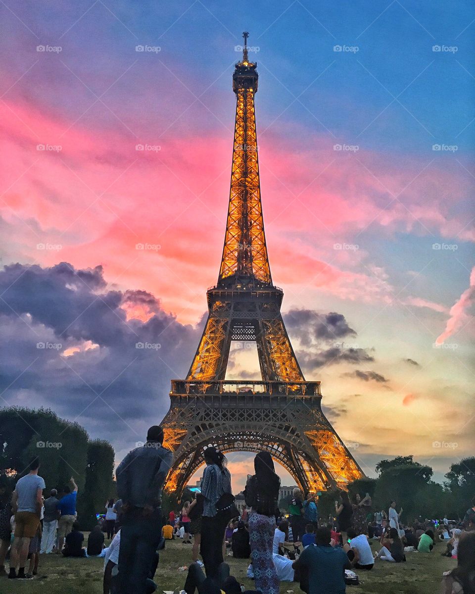10pm in Paris
