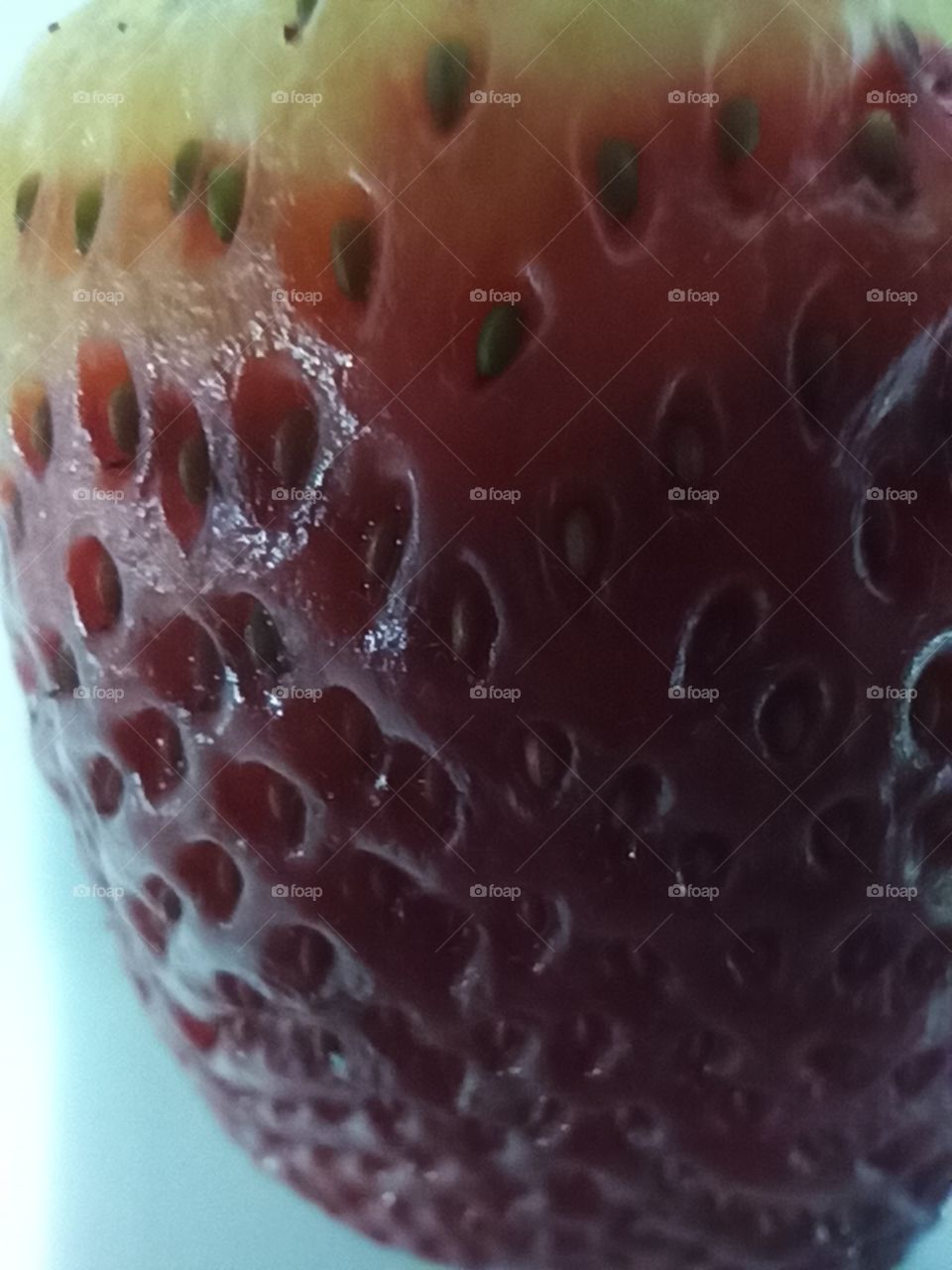 A closeup makro view photo of the strawberry