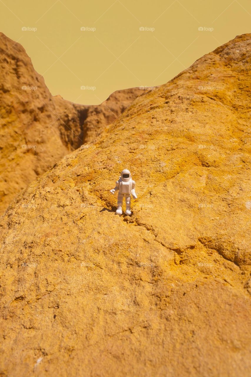 Astronaut in Mars surface