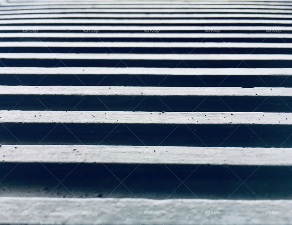 wall with stripes pattern