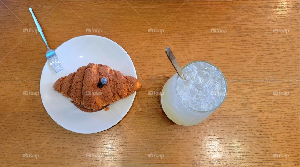 Coffee flavored croissant paired with coffee wine and grapefruit sparkling drink