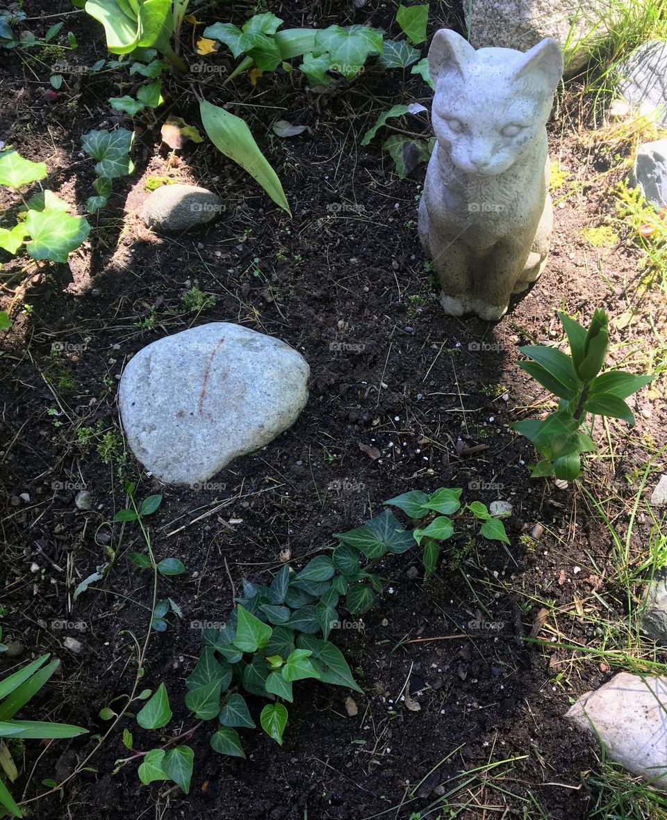 Cat statue in memorial garden