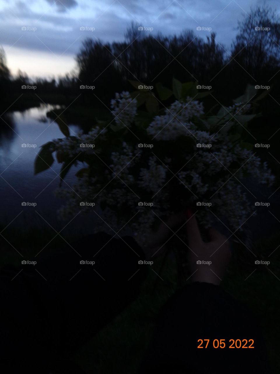 вечерняя прогулка у реки