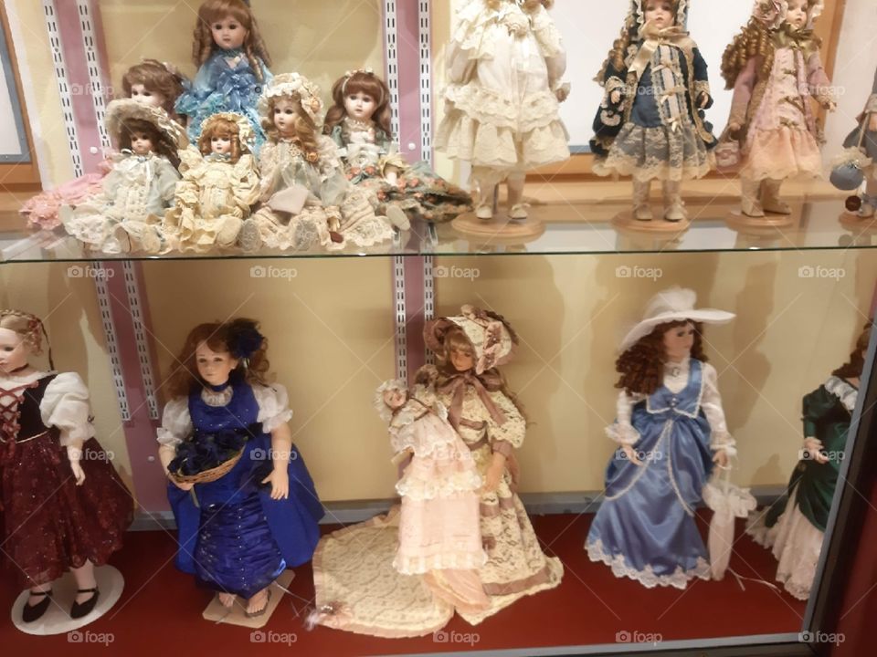 The magic world of dolls