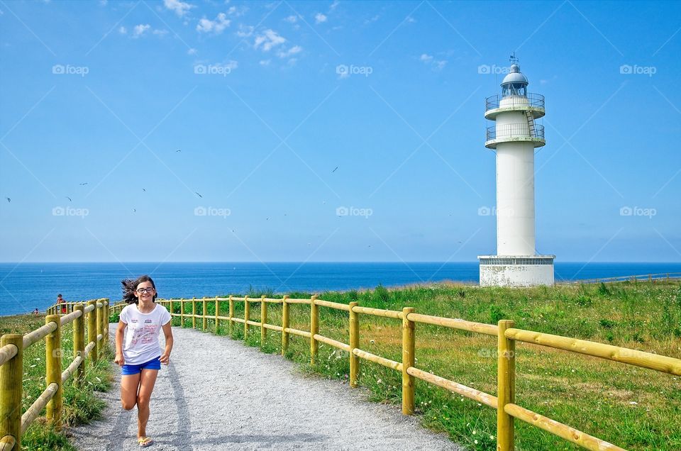 Run close to the lighthouse 