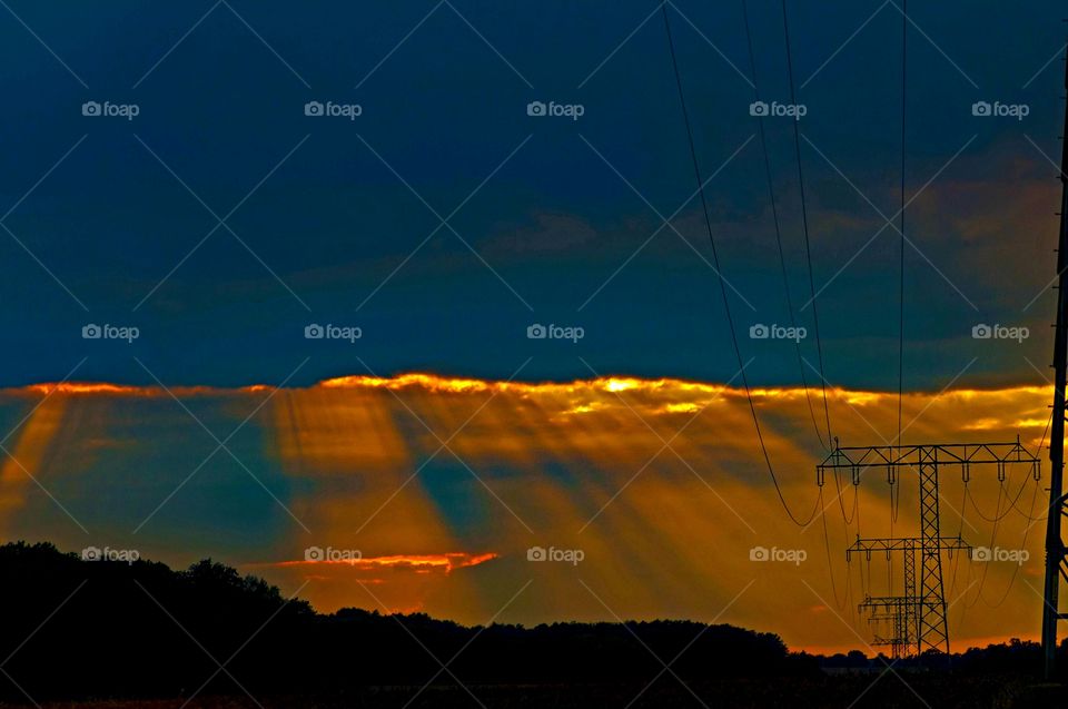 Sonnenuntergang mit Strommast