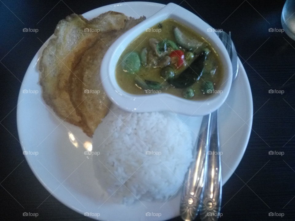 thai green curry with fried omlete and rice