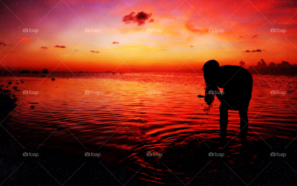 red sunrise sea silhouette by maapu