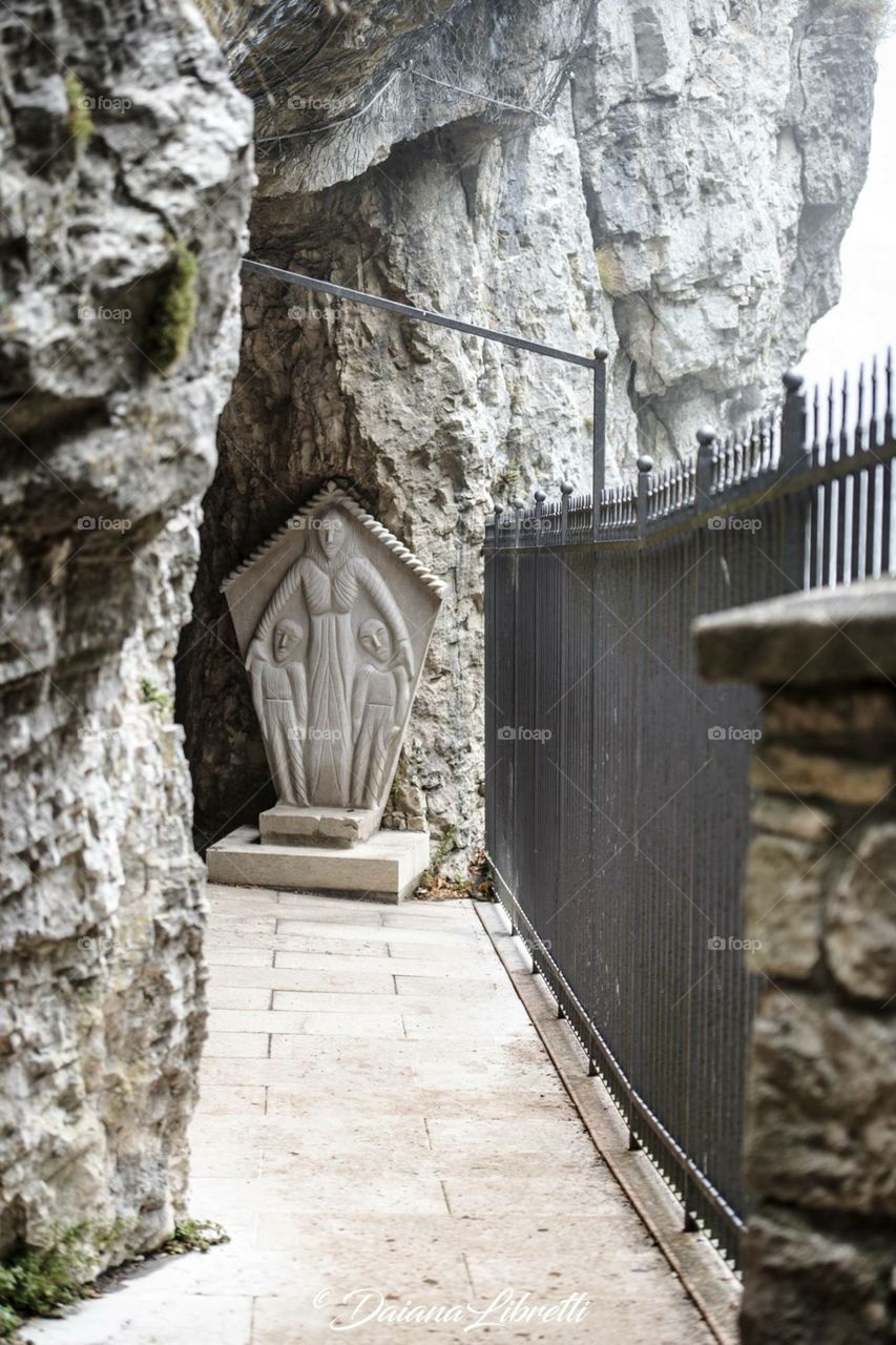 Santuario della madonna della corona
Sanctuary of the Madonna of the crown