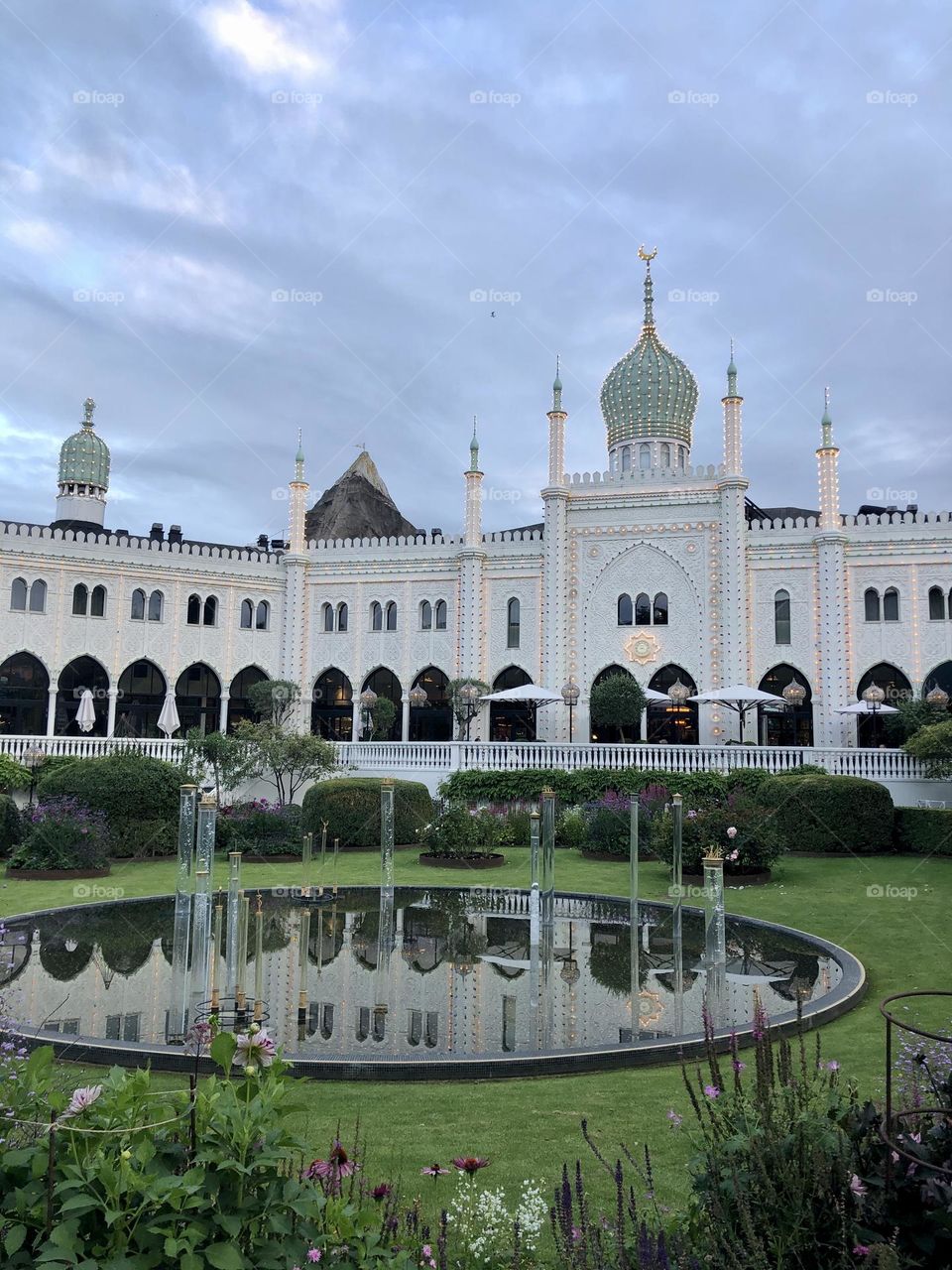 Fountain and building 