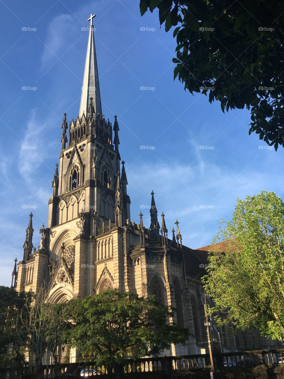 🇺🇸 View of St. Peter's Church in the mountain town of Petrópolis - a place built by the Brazilian emperor Dom Pedro II! / 🇧🇷 Vista da Igreja de São Pedro, na cidade serrana de Petrópolis - um lugar construído pelo imperador brasileiro Dom Pedro II!