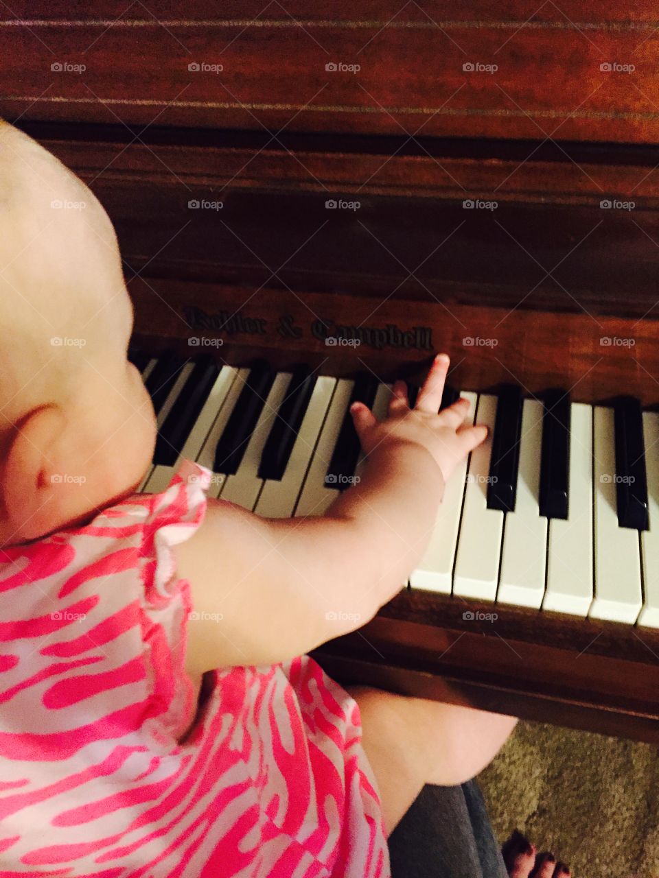 Beginner Pianist 3. Baby playing piano 