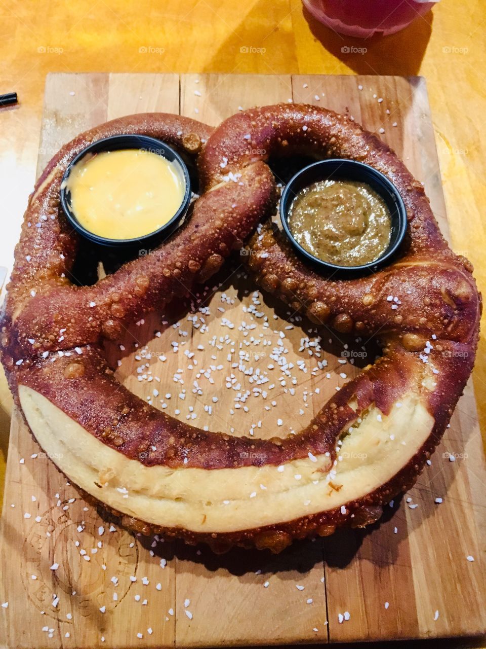That Giant Pretzel has a face 